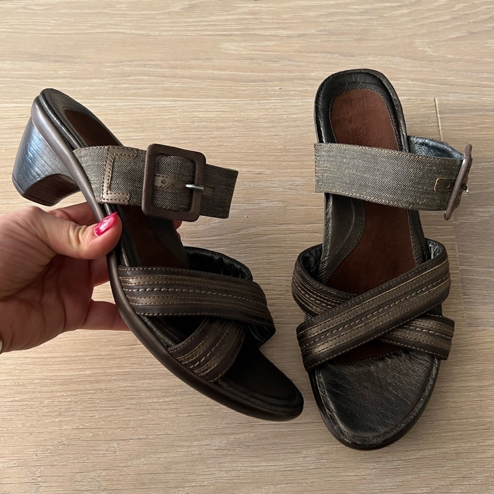 Naot | Marvel Criss Cross Buckle Strap Brown Leather Slip-on Sandals‎ Sz 39/8